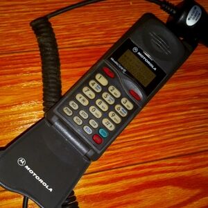 80s CELL PHONE 1ST MOTORLA VINTAGE COMES ON WORKS